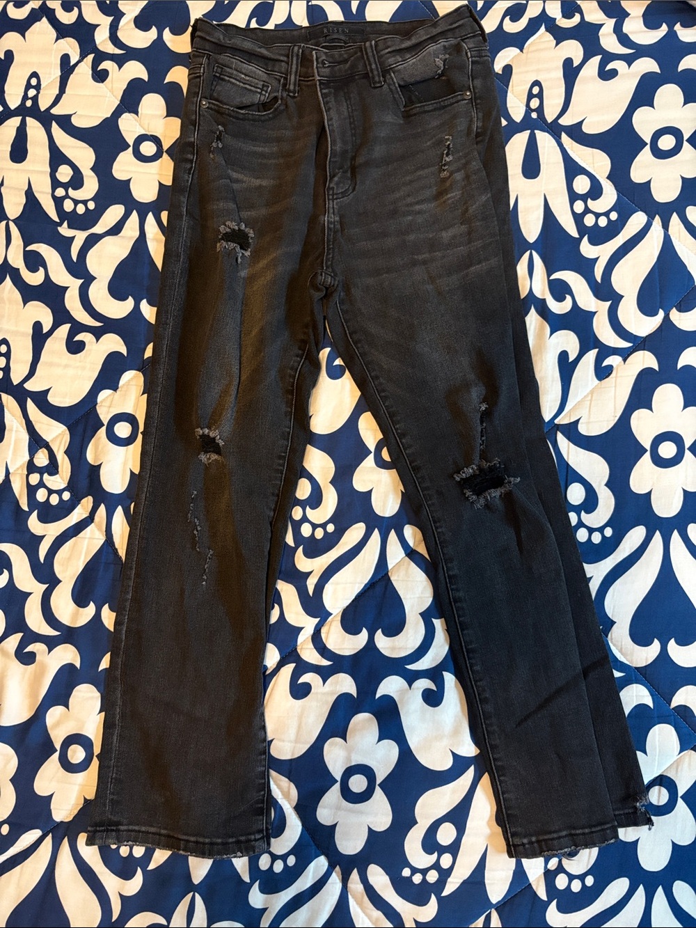 Women’s Black Distressed Straight-Leg Jeans